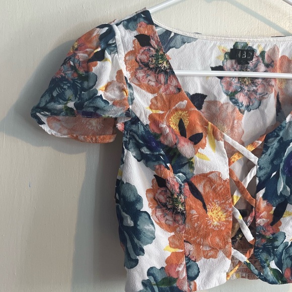 NBD Crop Top - Picture 2 of 8